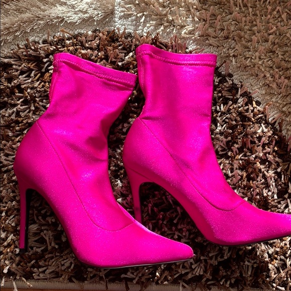 Pink booties - Picture 3 of 3